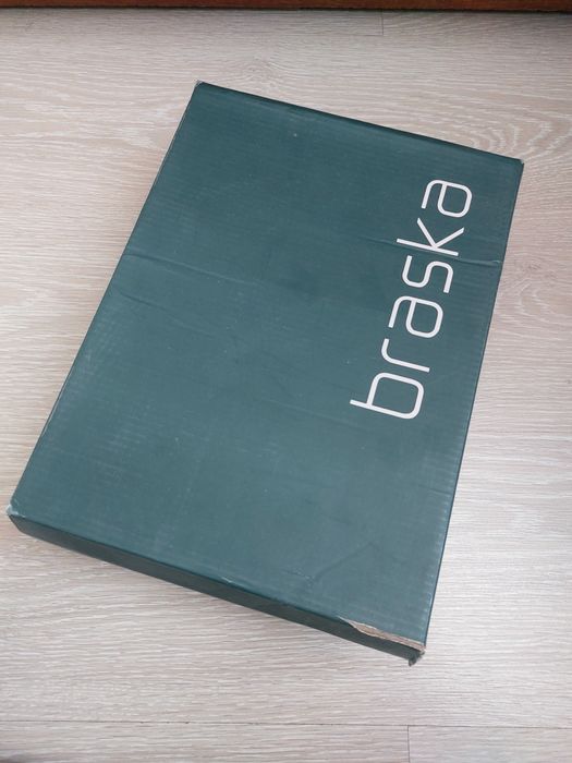 Женские кроссовки