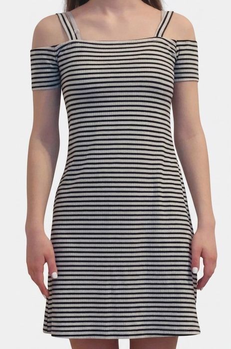 Rochie alb-negru scurta tricot  Bershka mărimea Xs