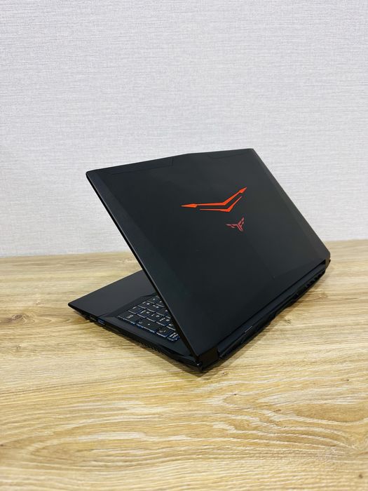 Недорого Hansung Core i7-8 Ядерный+GTX1050Ti гейсерский ноутбук