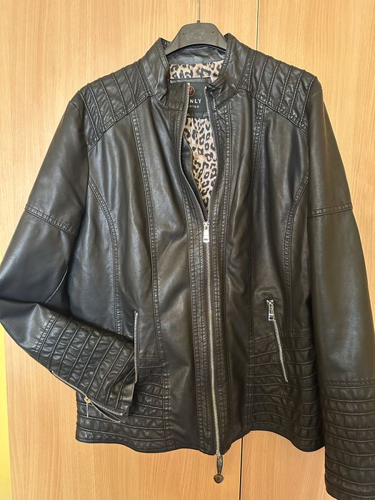 Яке . Сезон пролет и есен ! Като ново !