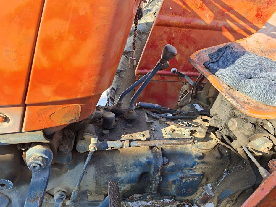 Vând tractor fiat 550