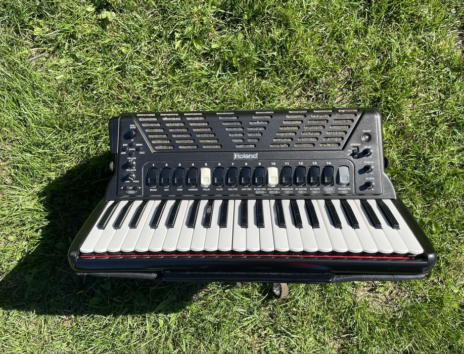 Vand Acordeon Roland FR5 , stare excelenta