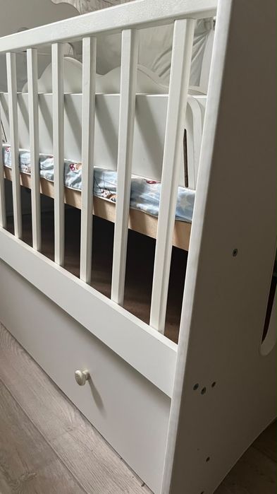 Продам детскую кроватку