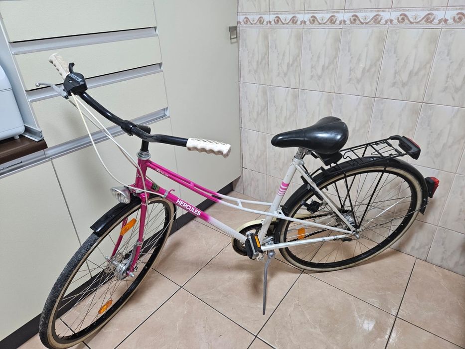 Vând bicicleta adulți stra foarte buna