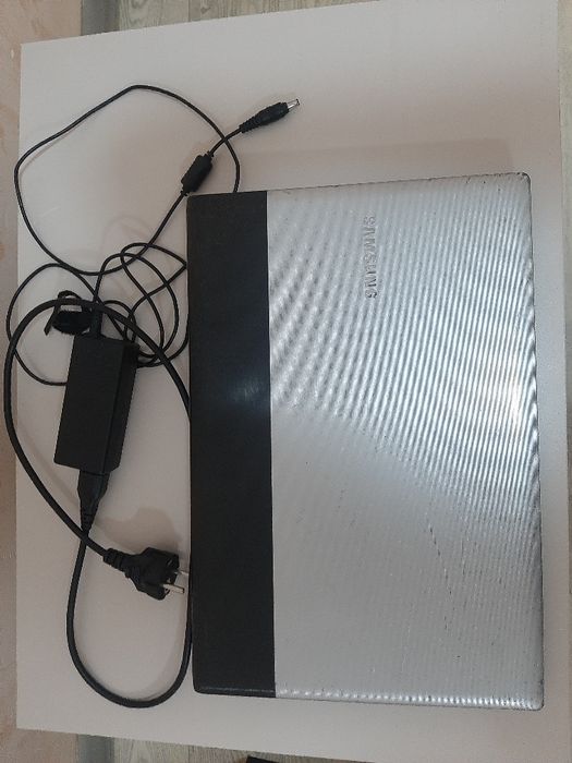 Samsung ноутбук сатылады.