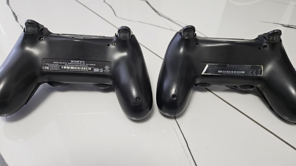 2x Controllere ps4 pentru piese