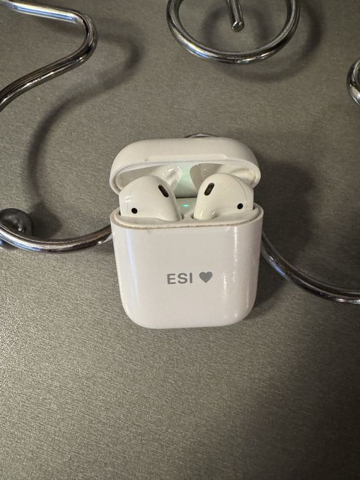 Продавам оригинални AirPods