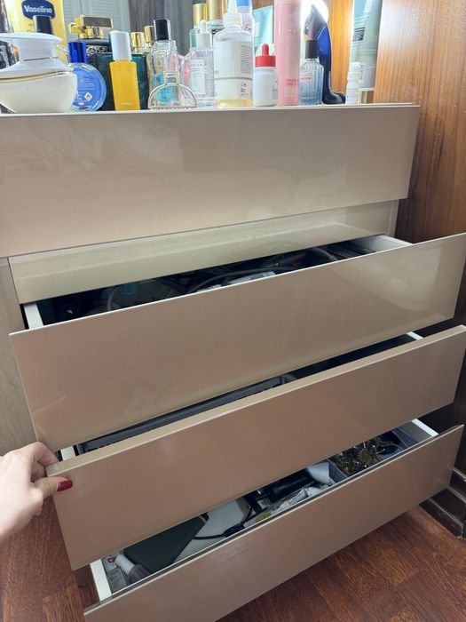 Тумбочка для макияжа