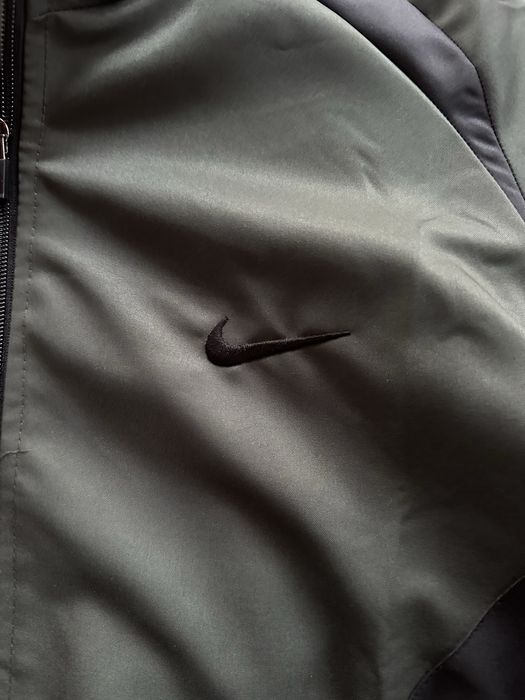 Мъжки,шушлеков екип Nike с масленозелено горнище и черно долнище