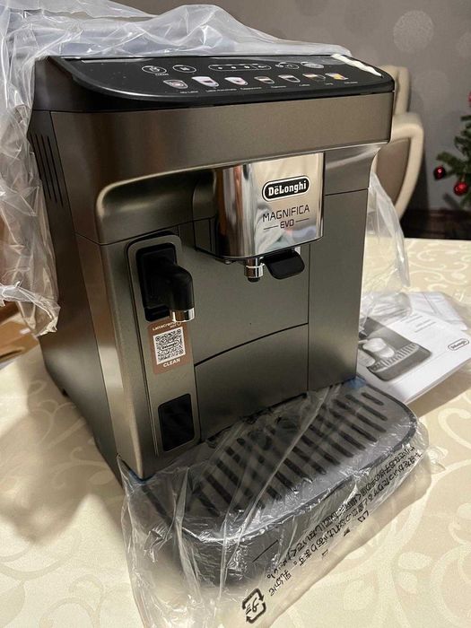 Vând mașină de cafea De'Longhi nouă