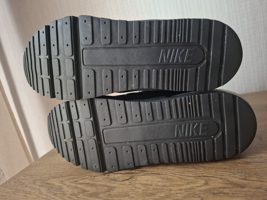 Nike air max маратонки 42 номер.