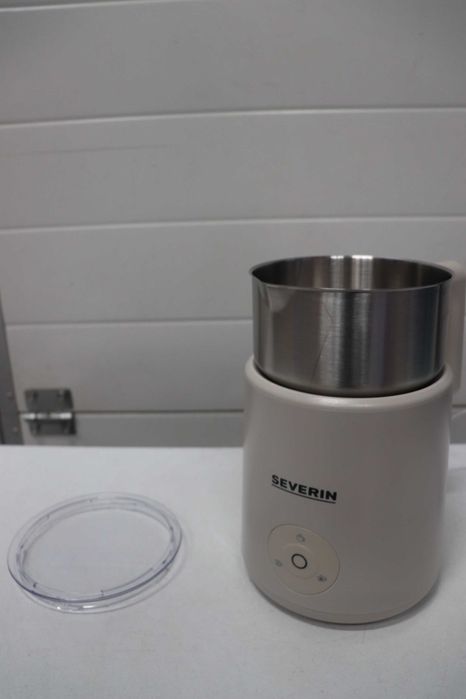 Пенообразувател за мляко Severin 500W, липсва резервната приставка.