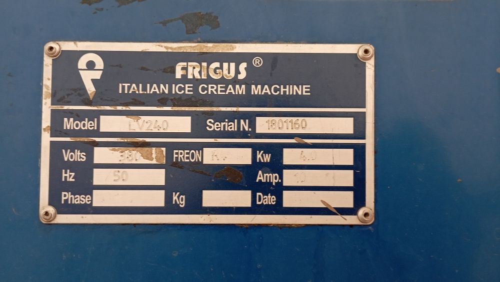 Muzqaymoq apparatlar sotiladi.