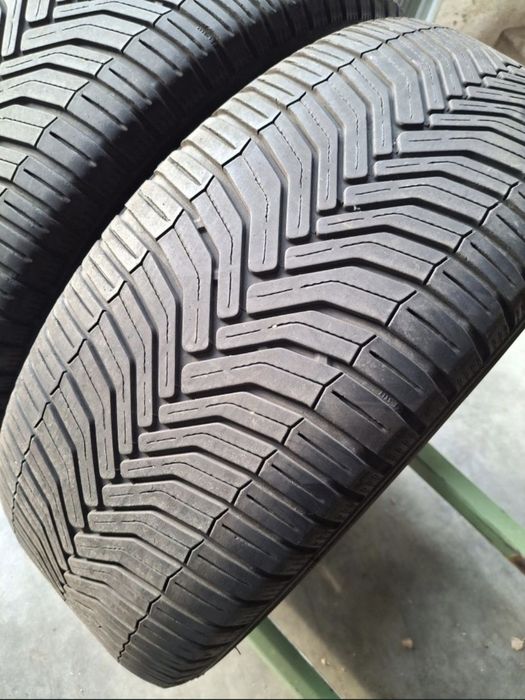 2 Anvelopele m+s 215 55 r17 Michelin