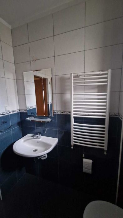 По договаряне - запазени интериорни врати, кухня, санитария и ламинат