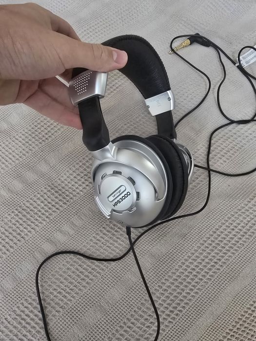 Срочно почти новое:аудиокарта Behringer U-Phoria UM2 и наушники HPS300