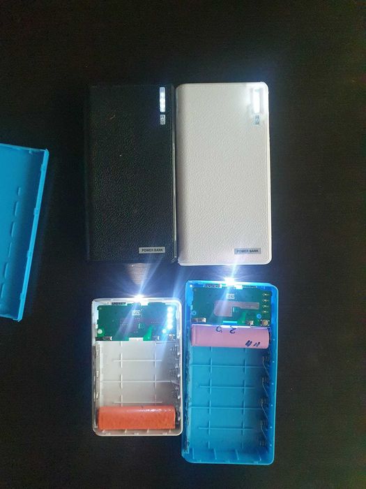 Power bank 4/6/8 acumulatori li io pentru incarcat telefoane, tablete