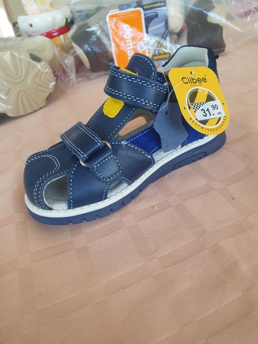 Детски сандали, чисто нови