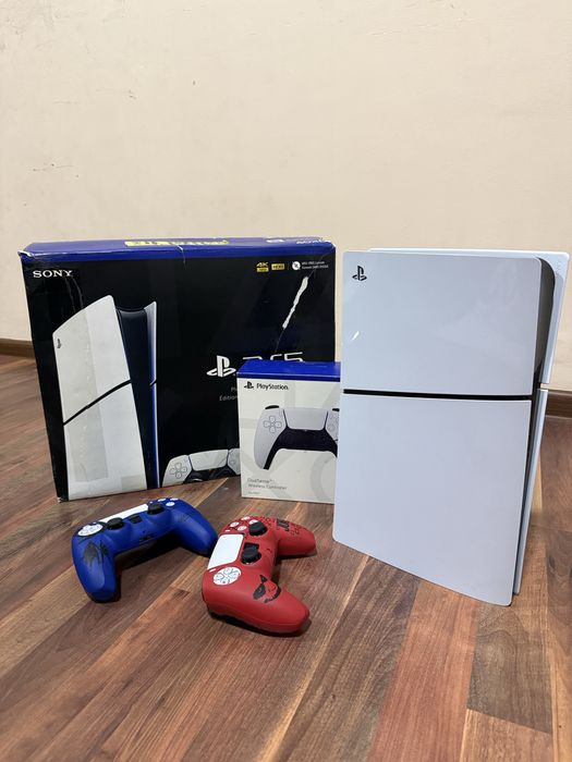 Ps 5 slim почти новый + пульт и топ игры