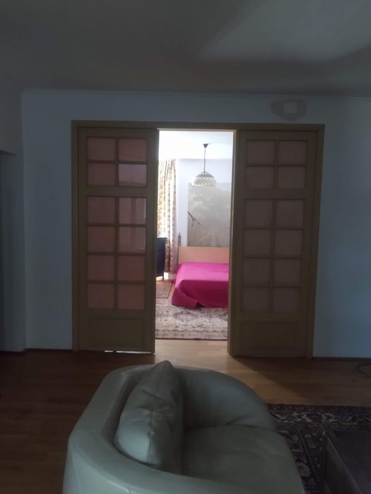 Vând apartament in vilă