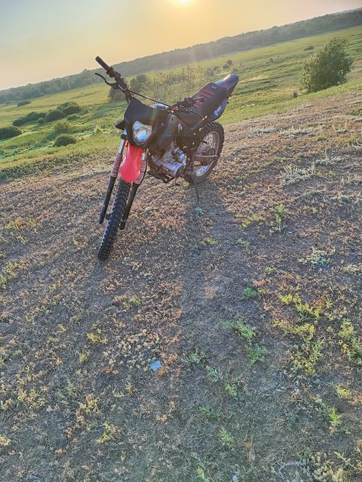 Продам мотоцикл эндуро Lifan 200 cc