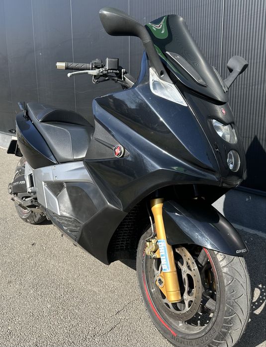 Gilera GP800 MegaScuter!