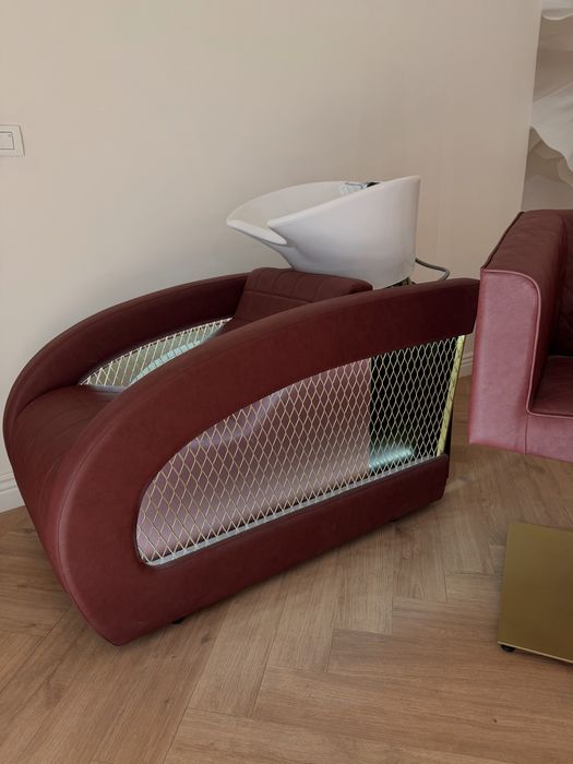 Scafa coafor si scaune de lucru