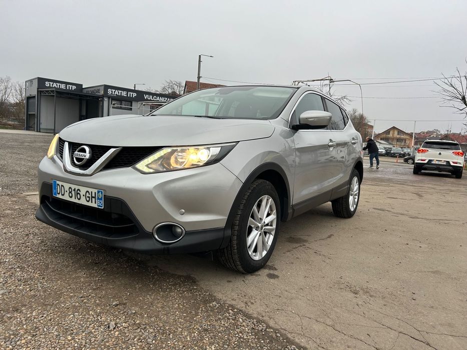 Nissan Qashqai Nissan Qashqai 1,5 deci Panormic Klima cirlig remorcare
