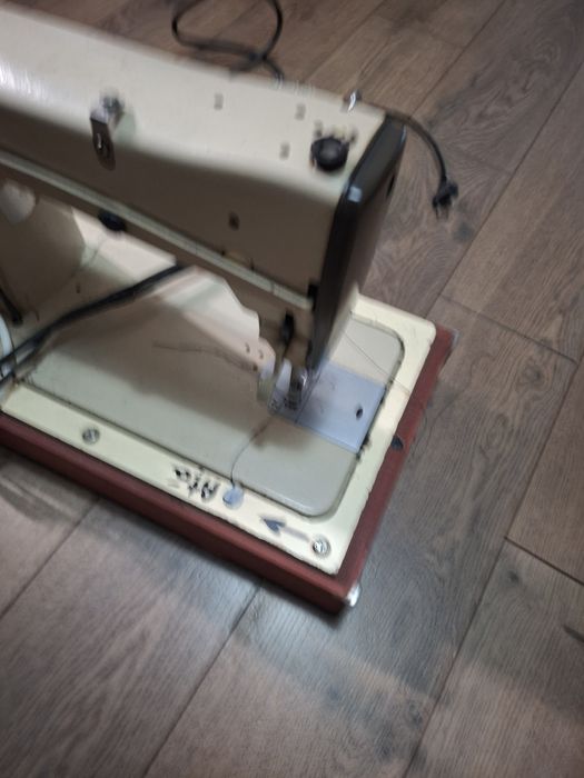 Masina de cusut semiprofesionala Brother