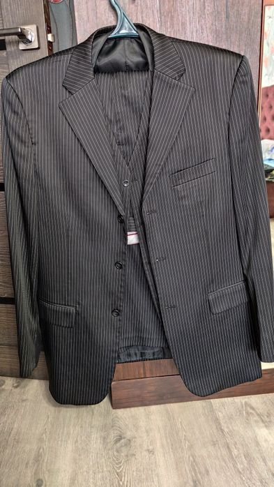 Продам костюм 52 размер