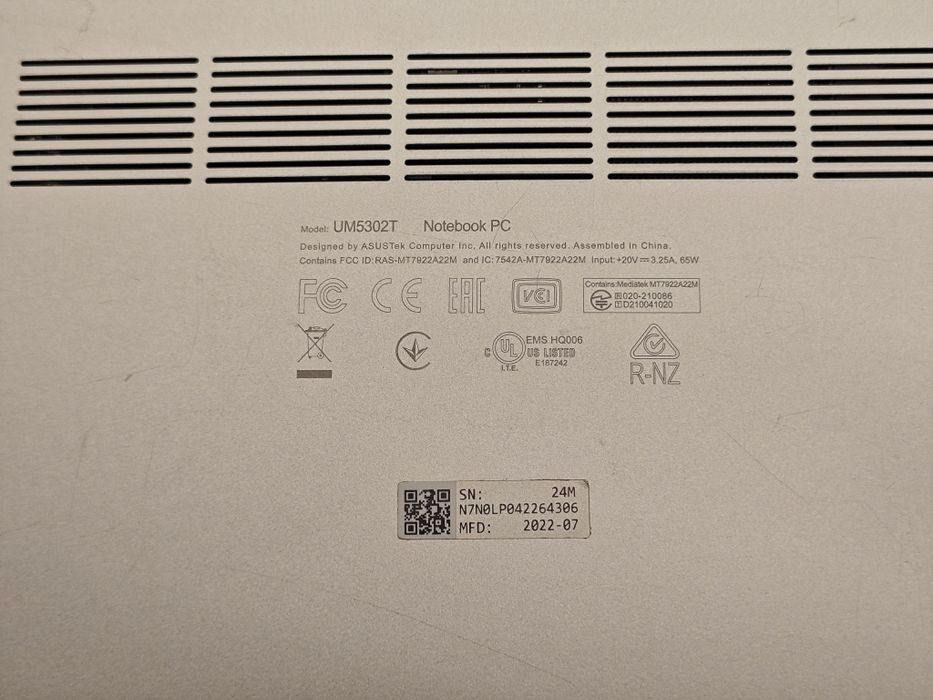 ASUS Zenbook S 13 OLED UM5302T Ryzen 6600U pentru piese