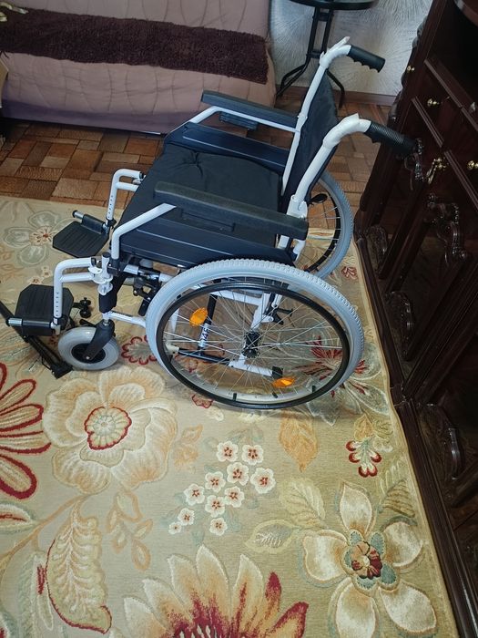 Продам инвалидное кресло для прогулок новое