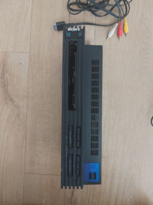 Продавам Playstation 2 FAT