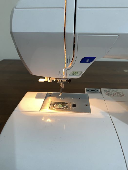 Продается вышивальная машина Elna