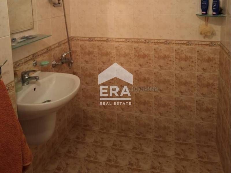 Тристаен апартамент до у-ще Св.,, Иван Рилски,,