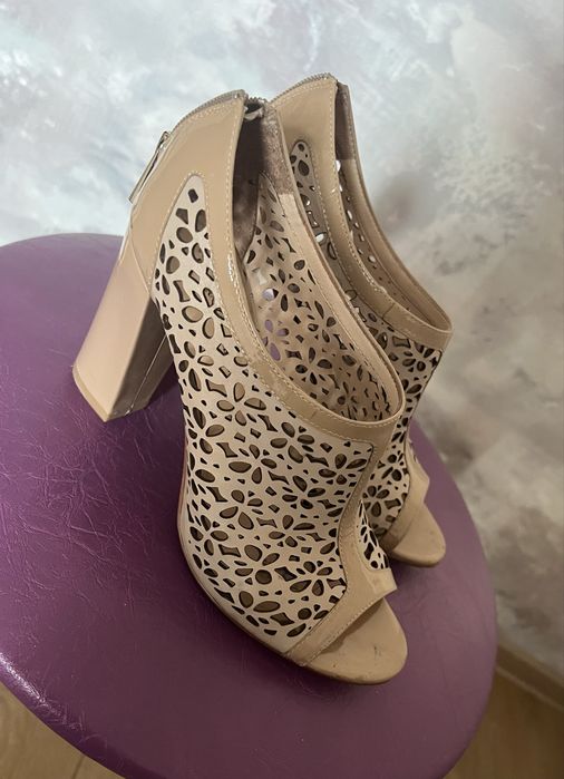 Продам открытые кожанные туфли