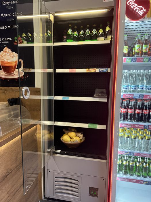 Сладкарска витрина