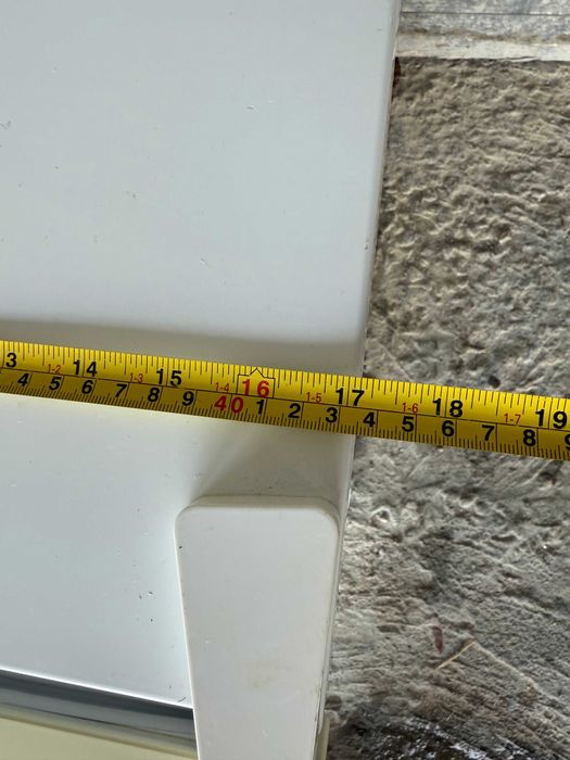 Малък вертикален фризер