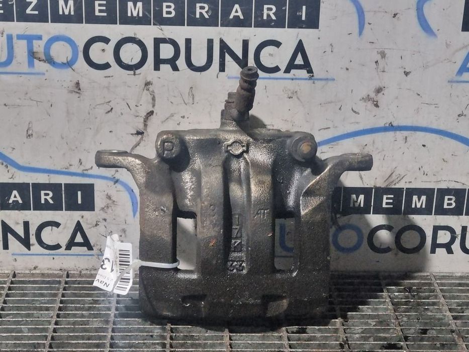 Etrier dreapta fata Nissan Navara D22 2.5 Diesel 1998 - 2004 Manuala 5 Trepte SUV 2 Usi ...