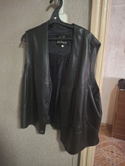 Продам кожанаю желетку