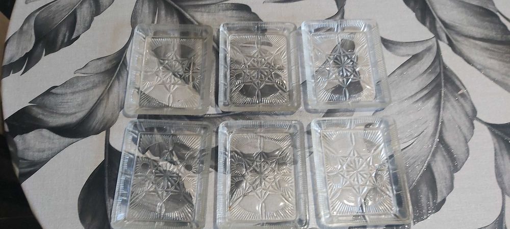Продавам 6 броя чинии