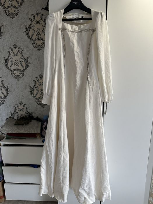 Продаю платья, надевала всего один раз