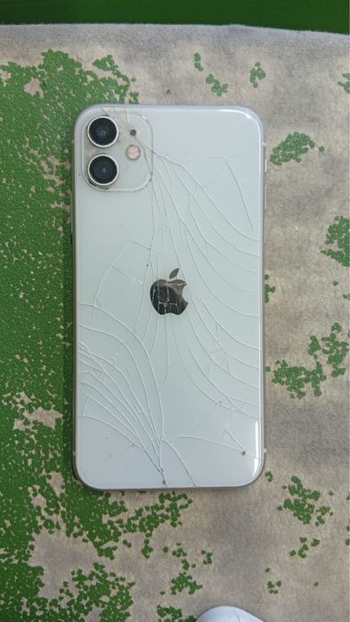 Продам айфон 11.