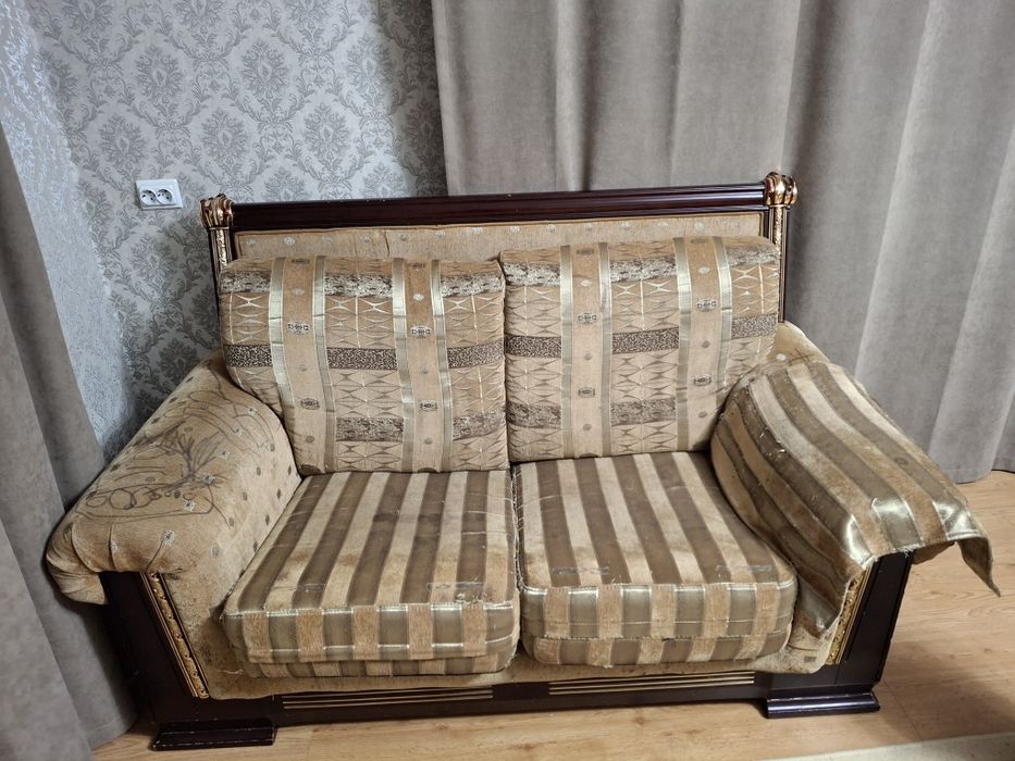 Продам 2 дивана и кресло