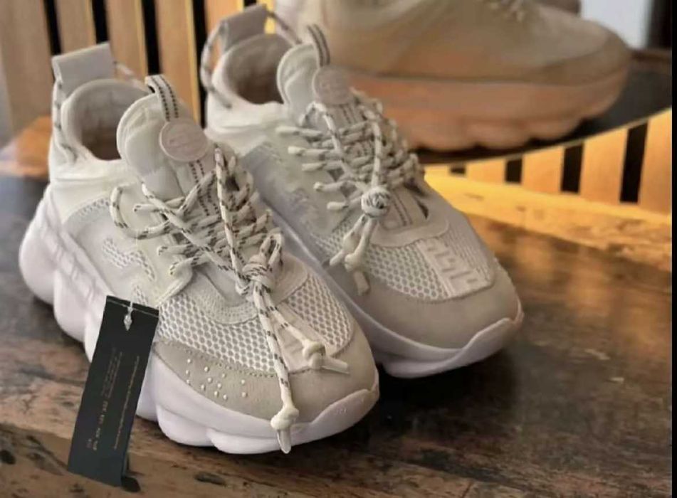 Vand versace chain reaction albi noi. Orice marime in stoc