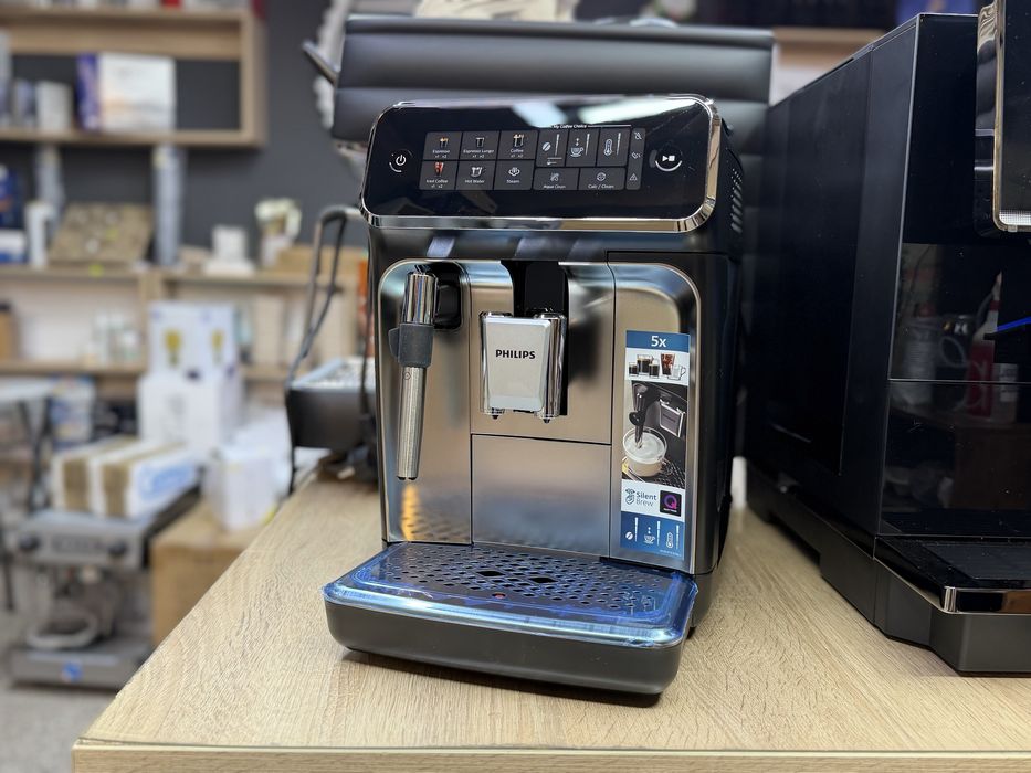 Espressor automat Philips seria 3300 EP3326/90, negru/auriu