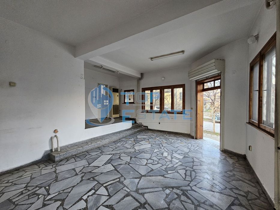 Дава се под наем Магазин в Велико Търново, Център - 85 кв.м за 459 € - Снимка #2