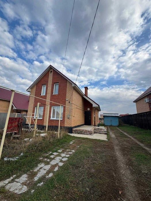 Продается 2-х этажный дом в микрорайоне Северный в Заречном!