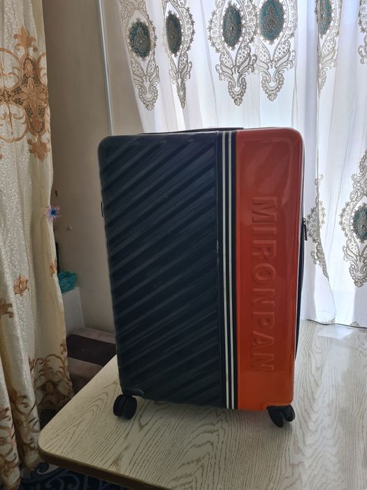Чемодан  полипропилен  оригинал  сифатли  ,   очень прочный и ка