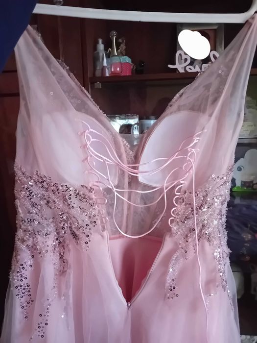 Бална рокля+чанта;гърбът е с корсет,може да се регулира